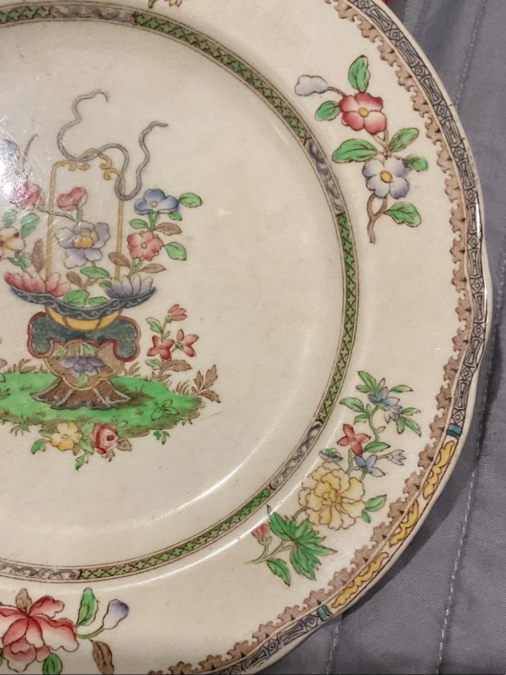 Cream Floral Decorative Dinner Plate with Multicolor Motif old Bow pattern